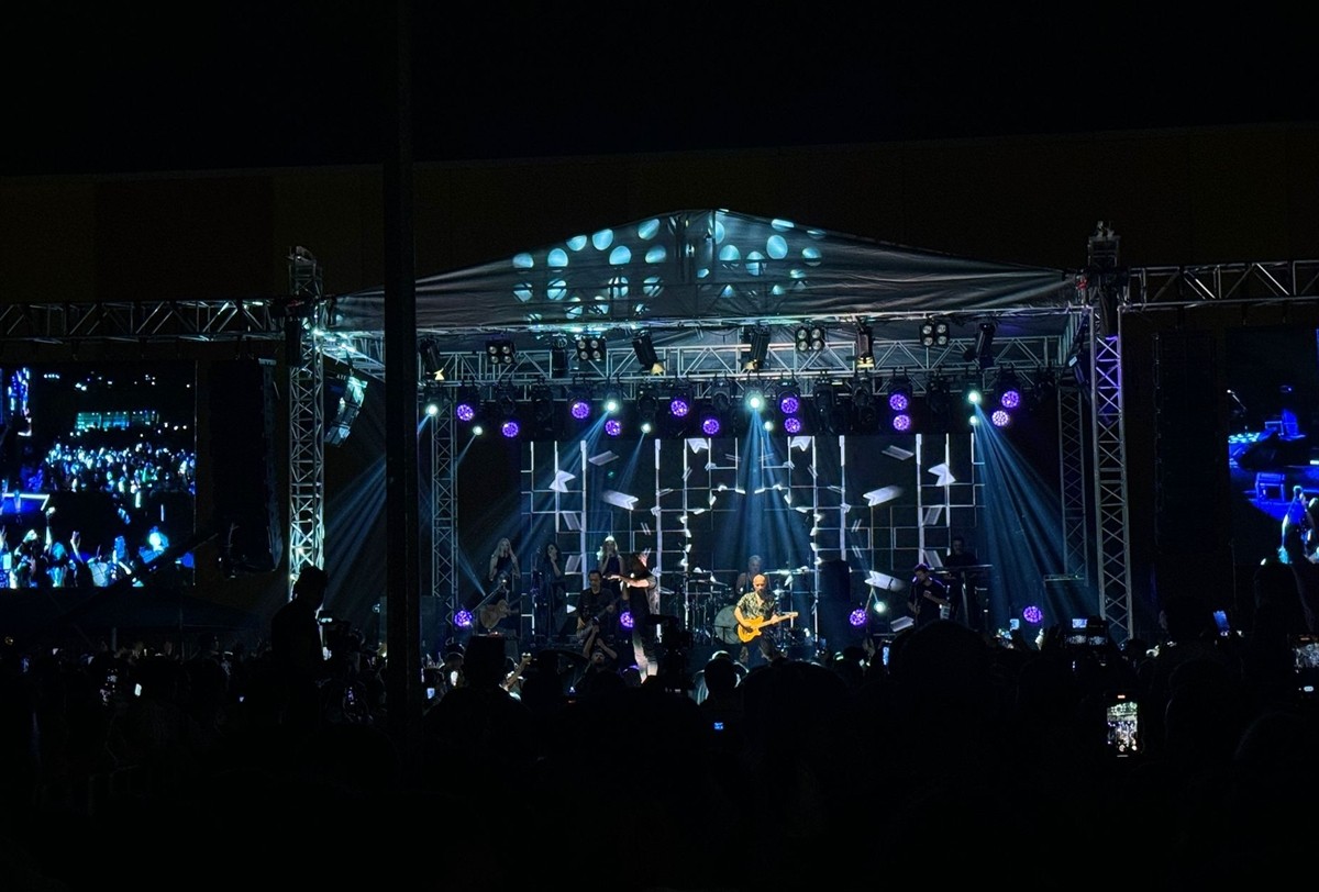 Ünlü şarkıcı Haluk Levent, Marmara Park AVM'nin 12. yılı kutlamaları kapsamında halk konseri...