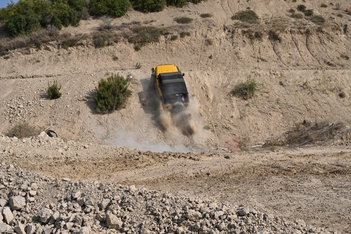 Akdeniz Off-Road Kupası 2. ayak yarışı, Osmaniye'nin Kadirli ilçesinde gerçekleşti. Topraktepe...