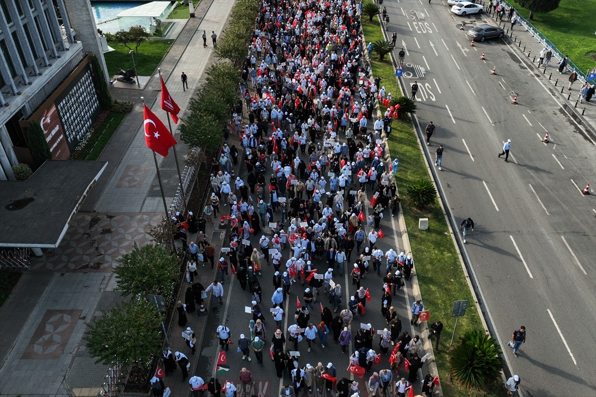 Büyük Aile Platformunca "Dursun Bu Hayasızca Akın" sloganıyla LGBT propagandası ve dayatmasına...