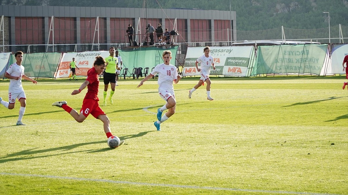 16 Yaş Altı Futbol Milli Takımı, Erciyes Yüksek İrtifa Futbol Turnuvası'ndaki ikinci maçında...