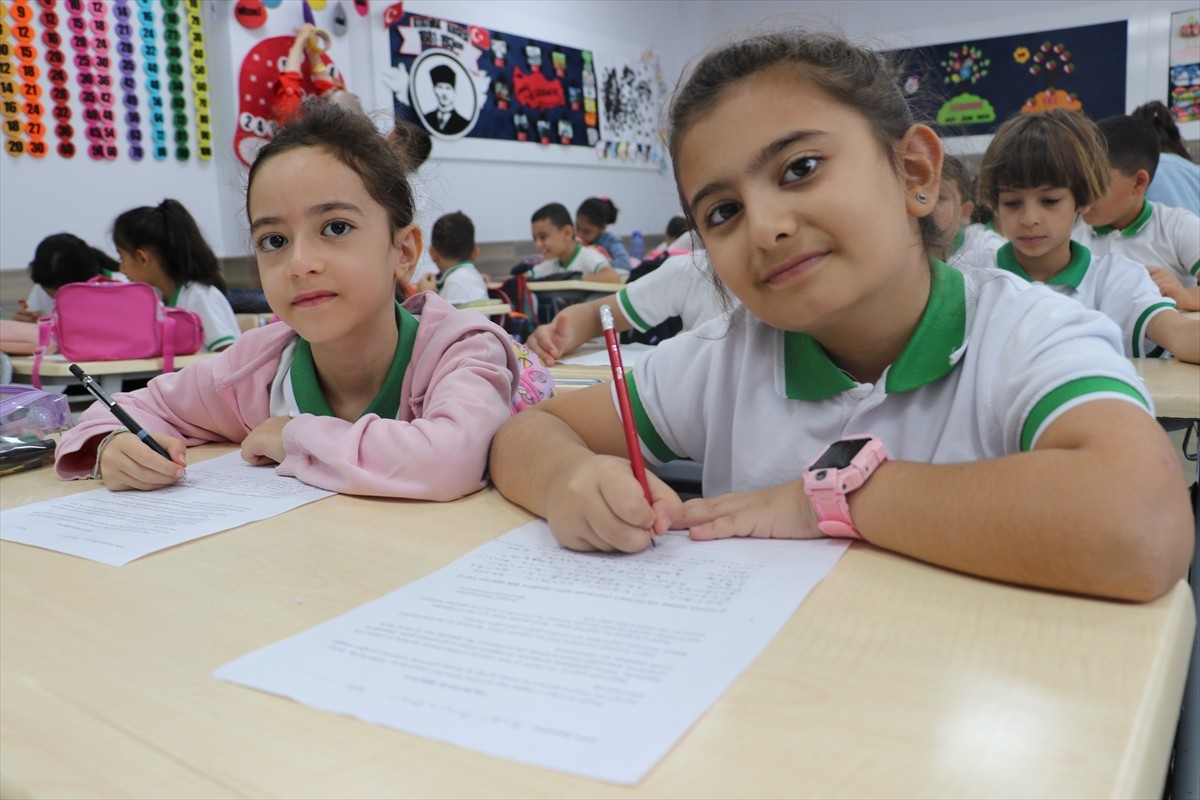 Kilis'te ilkokul öğrencileri, İsrail'in saldırılarını sürdürdüğü Gazze'deki çocuklar için mektup...