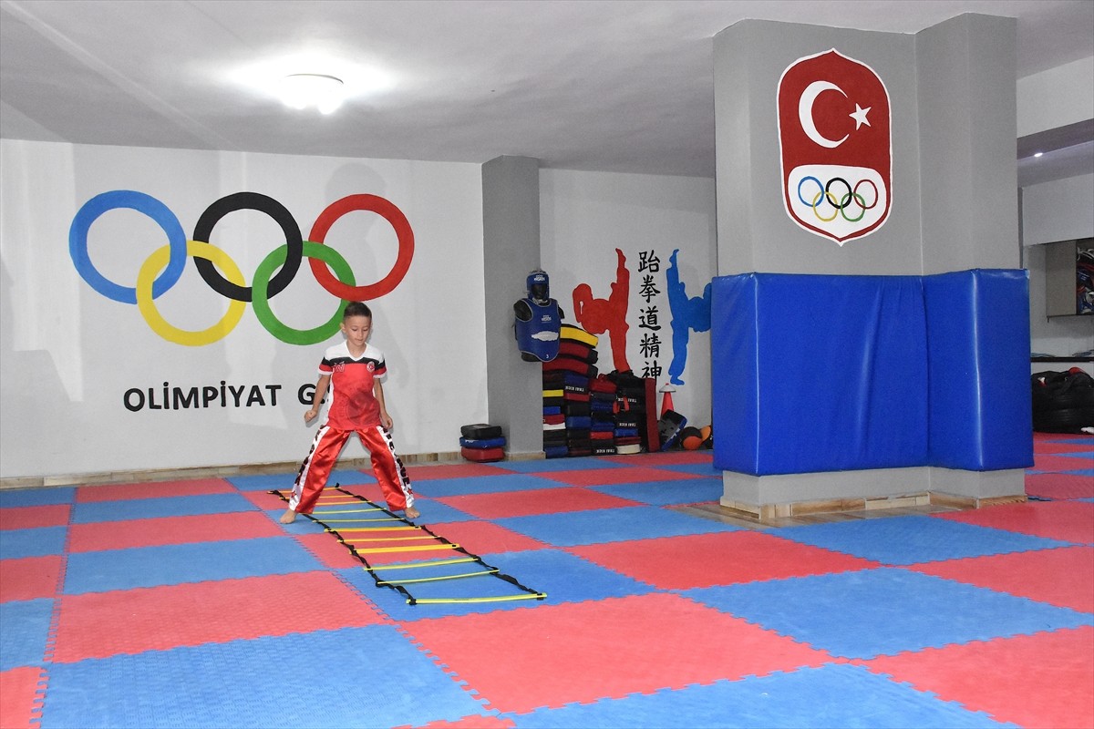 Van'ın Edremit İlçesinde yaşayan ve katıldığı ulusal, uluslararası kick boks müsabakalarında1...