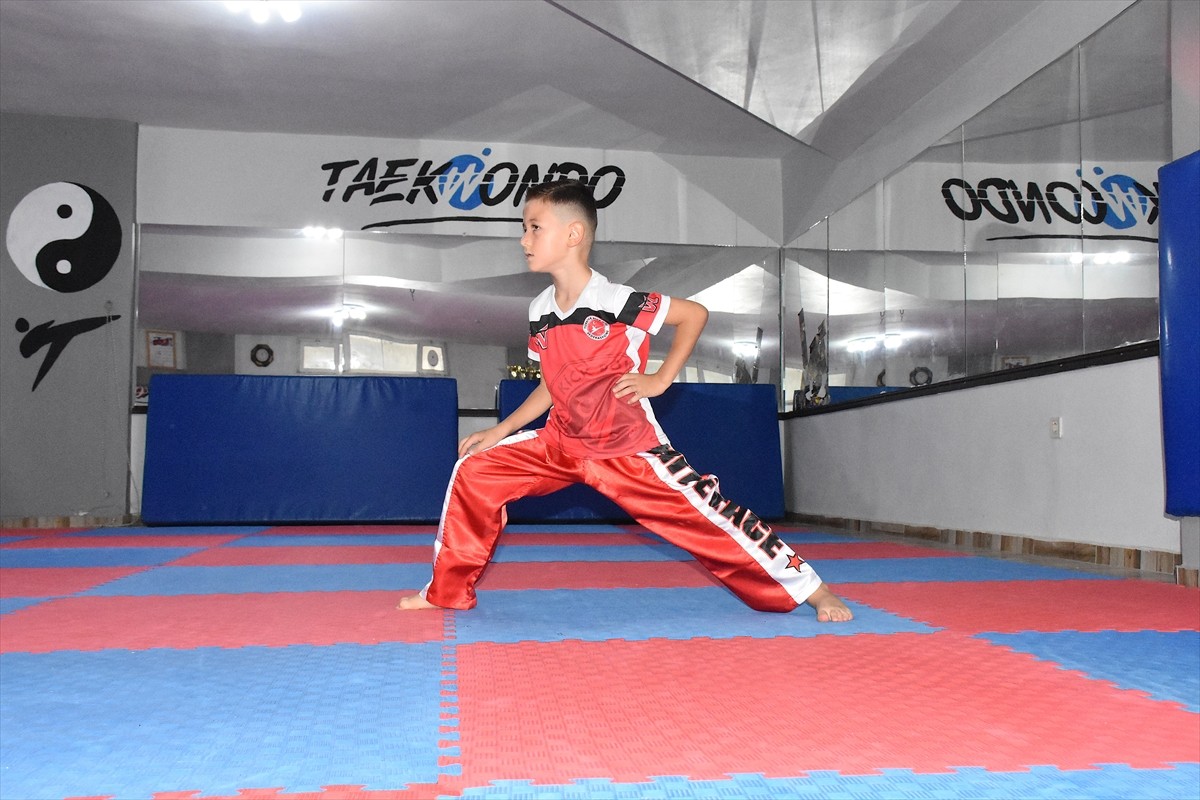 Van'ın Edremit İlçesinde yaşayan ve katıldığı ulusal, uluslararası kick boks müsabakalarında1...