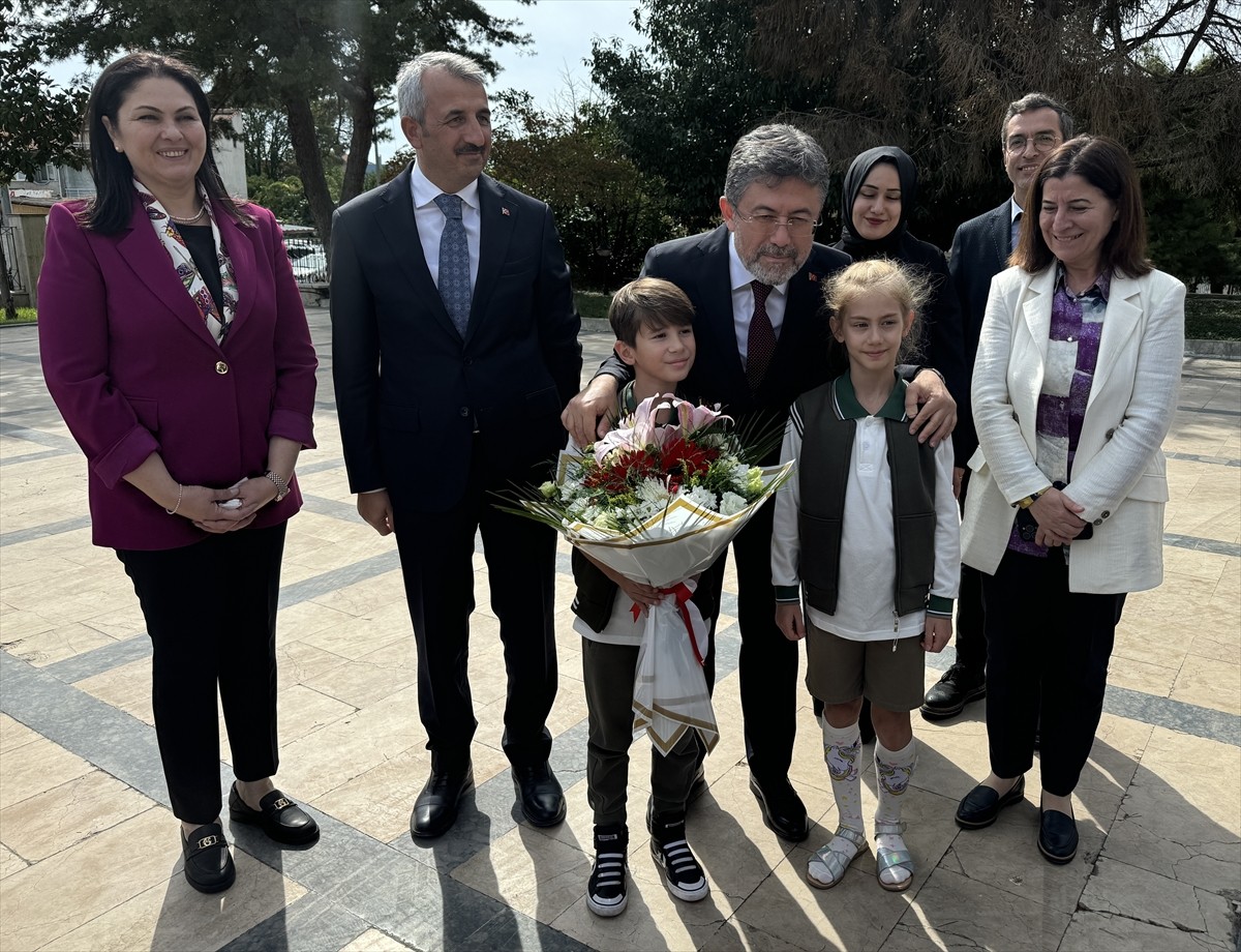 Tarım ve Orman Bakanı İbrahim Yumaklı, Edirne'deki programı kapsamında, Uzunköprü ilçesindeki...