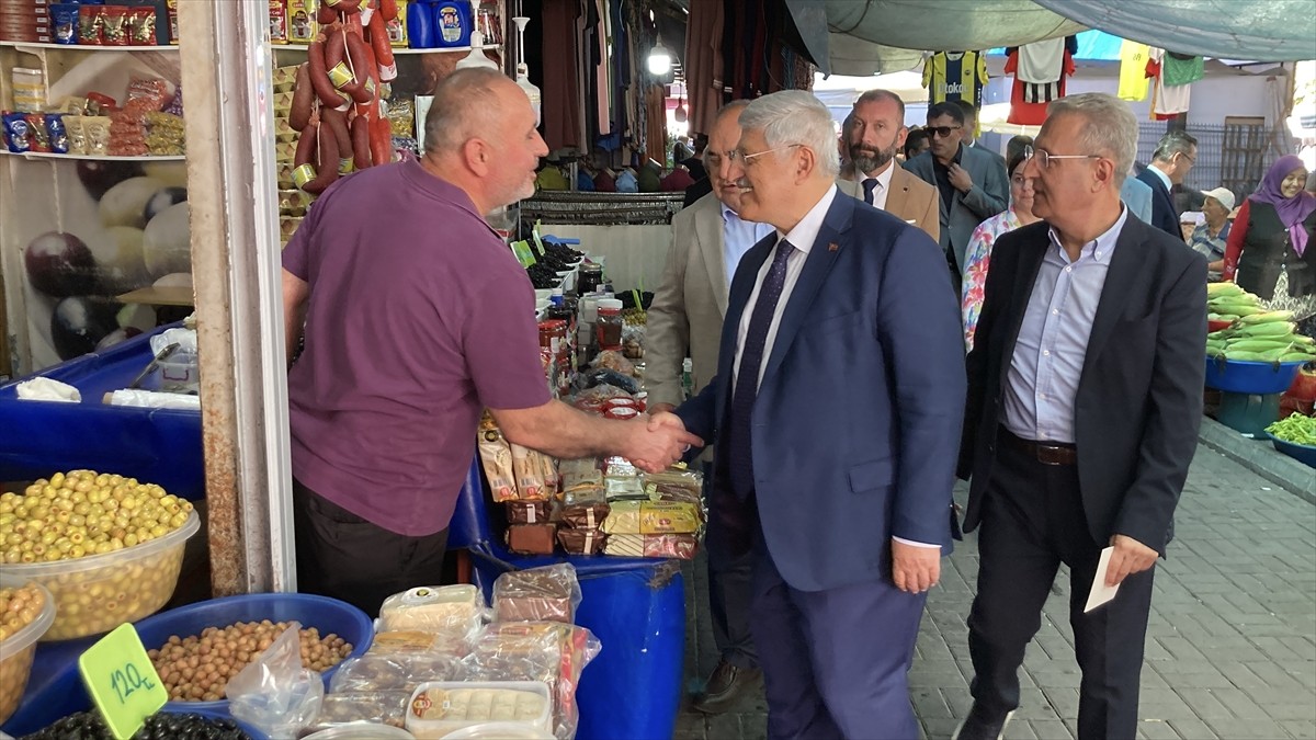 "Türkiye Buluşmaları" programı kapsamında Bartın'a gelen AK Parti Genel Başkan Yardımcısı Vedat...