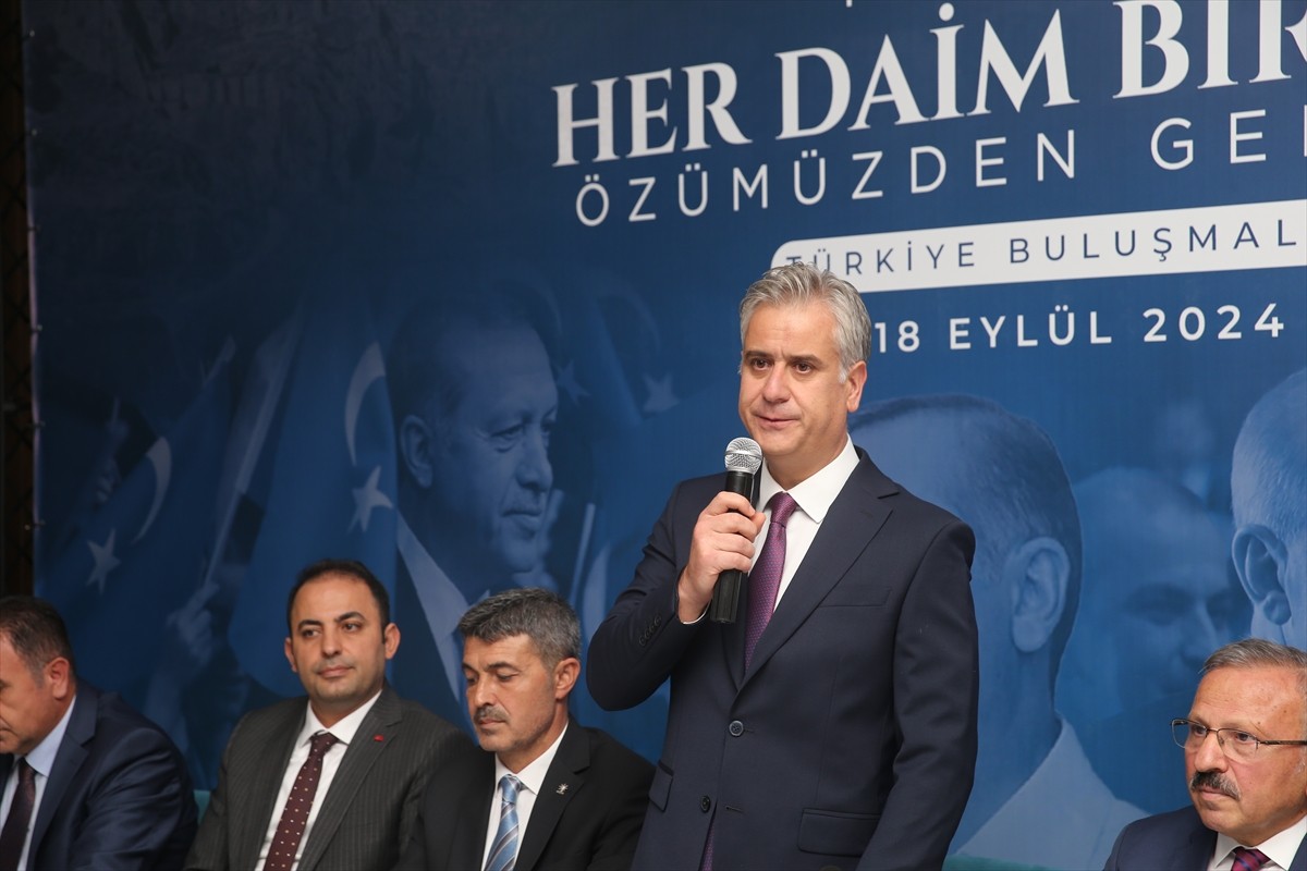 AK Parti İnsan Haklarından Sorumlu Genel Başkan Yardımcısı Hasan Basri Yalçın (sol 2), Tokat...