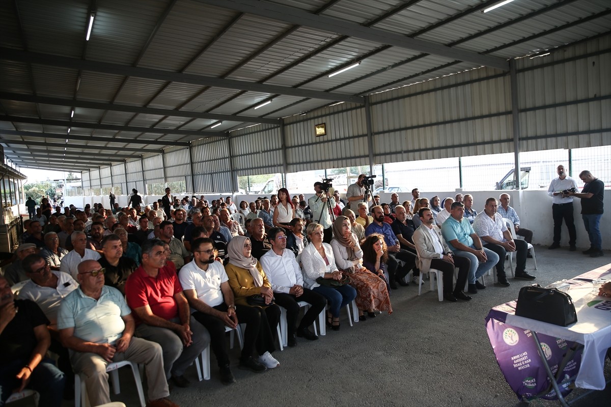 DEM Parti Eş Genel Başkanı Tuncer Bakırhan (sol2), Mersin'de "Ekmek ve Adalet Mücadelesinde...