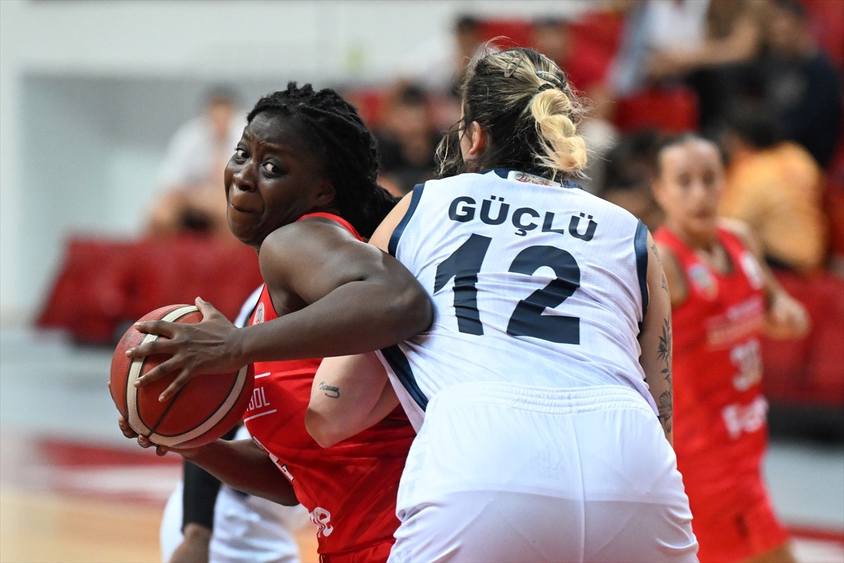 Kayseri'de düzenlenen 18. Erciyes Kupası Kadınlar Basketbol Turnuvası'nda Emlak Konut, Melikgazi...