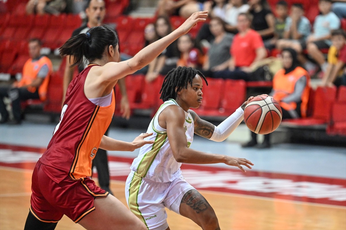 Kayseri'de düzenlenen 18. Erciyes Kupası Kadınlar Basketbol Turnuvası'nda Galatasaray Çağdaş...