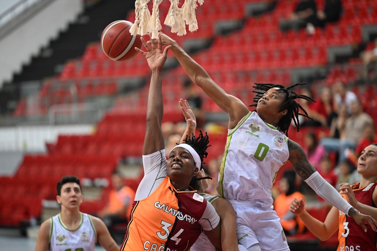 Kayseri'de düzenlenen 18. Erciyes Kupası Kadınlar Basketbol Turnuvası'nda Galatasaray Çağdaş...