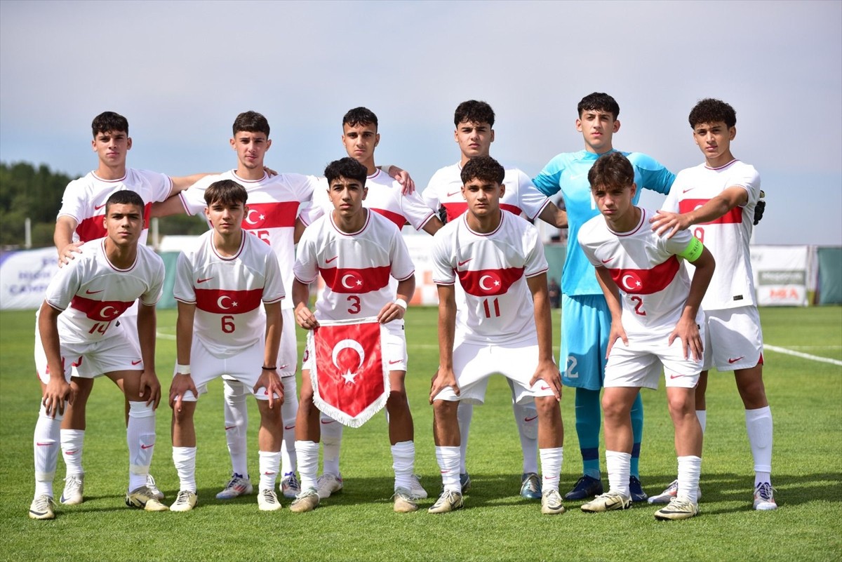 Kayseri'de düzenlenen Erciyes Yüksek İrtifa Futbol Turnuvası'nda Türkiye 16 Yaş Altı Milli Takımı...