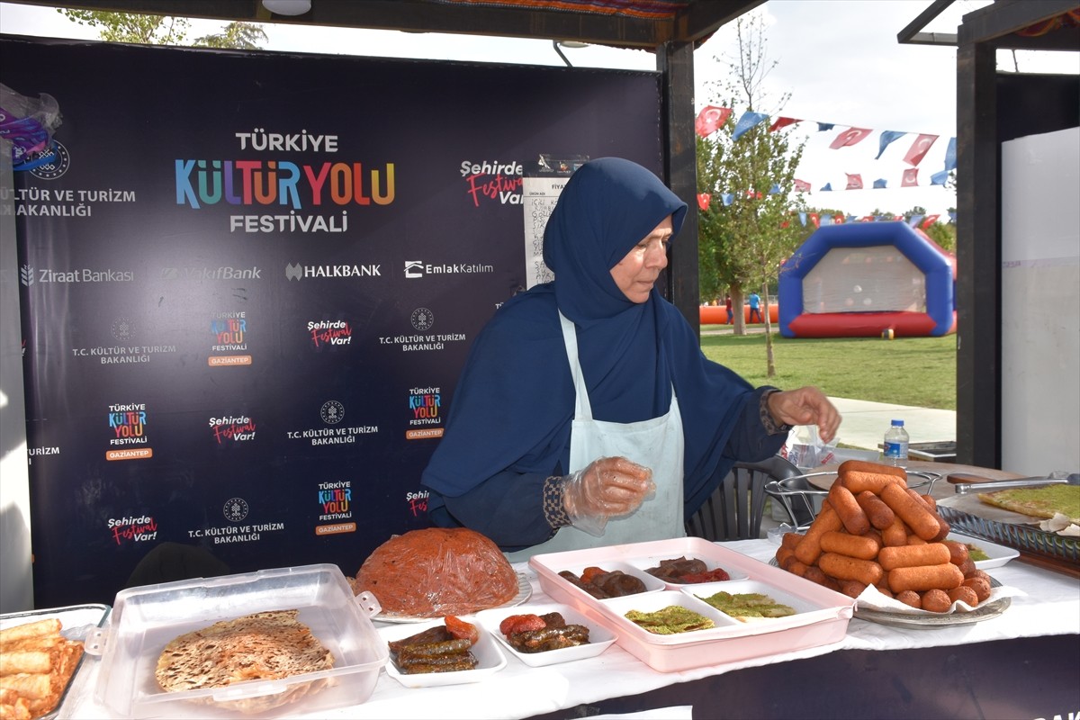 Kültür ve Turizm Bakanlığı ile Gaziantep Büyükşehir Belediyesi iş birliğinde düzenlenen...