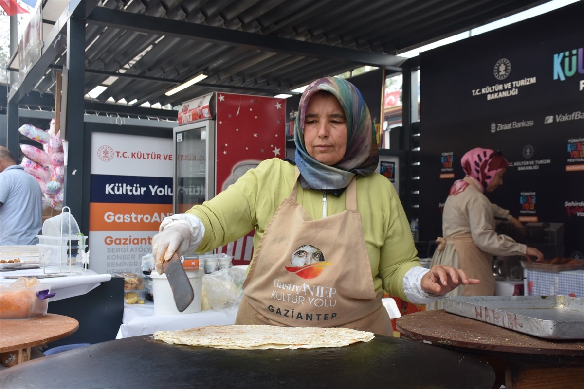 Kültür ve Turizm Bakanlığı ile Gaziantep Büyükşehir Belediyesi iş birliğinde düzenlenen...