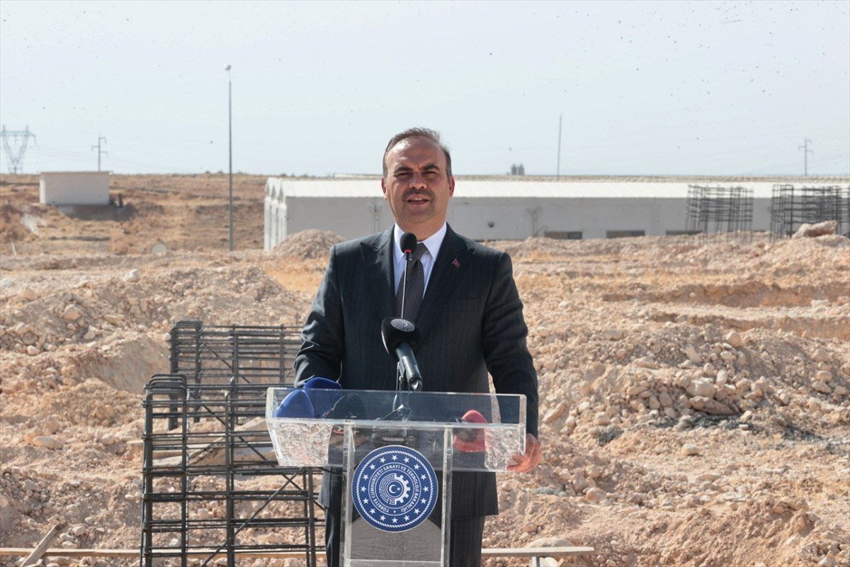 Sanayi ve Teknoloji Bakanı Mehmet Fatih Kacır, Mardin'deki temasları kapsamında "2. OSB Kalkınma...