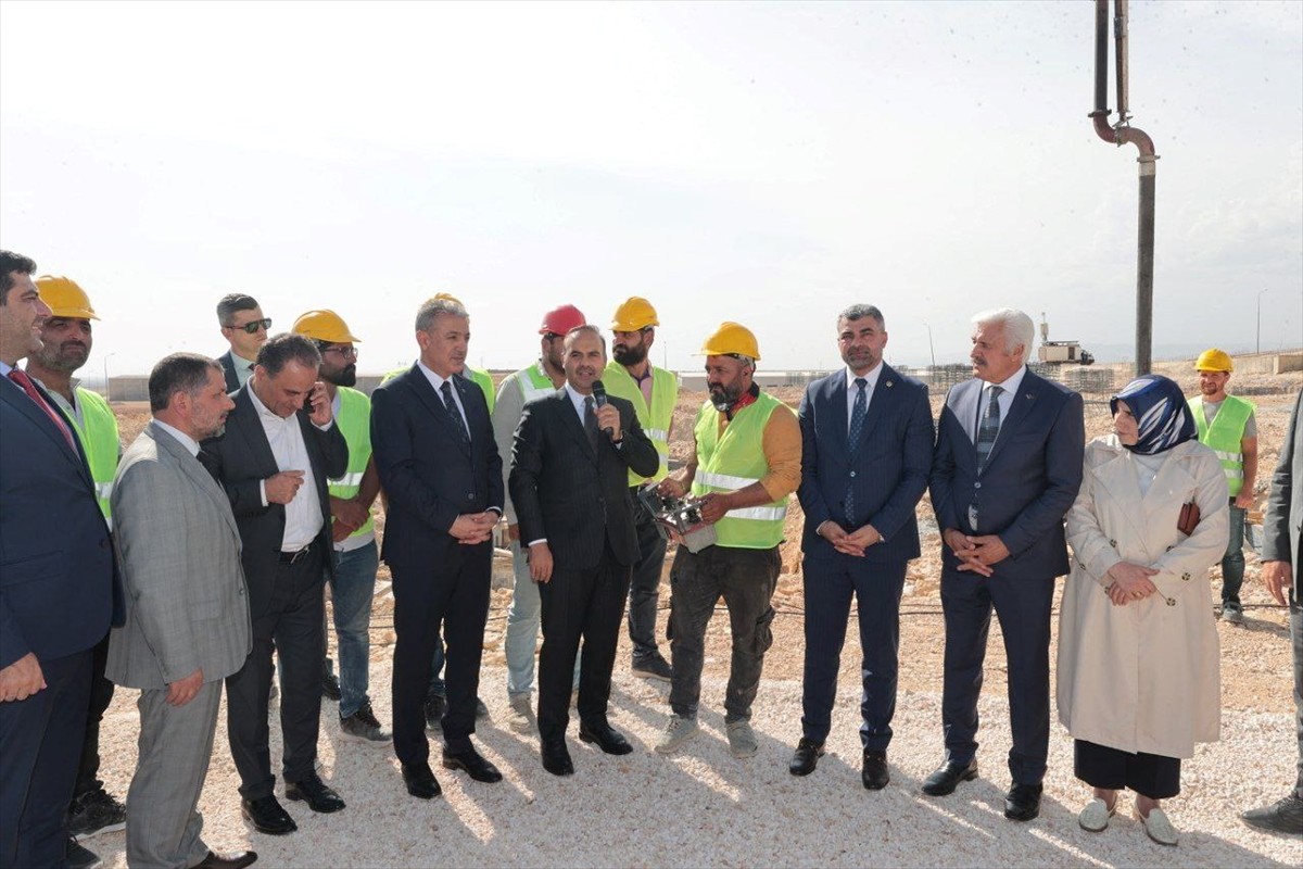 Sanayi ve Teknoloji Bakanı Mehmet Fatih Kacır, Mardin'deki temasları kapsamında "2. OSB Kalkınma...