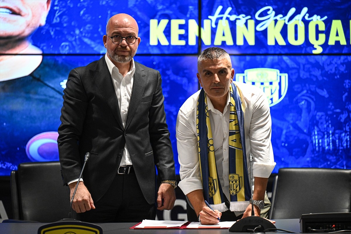 Trendyol 1. Lig ekiplerinden MKE Ankaragücü'nde teknik direktörlük görevine getirilen Kenan Koçak...