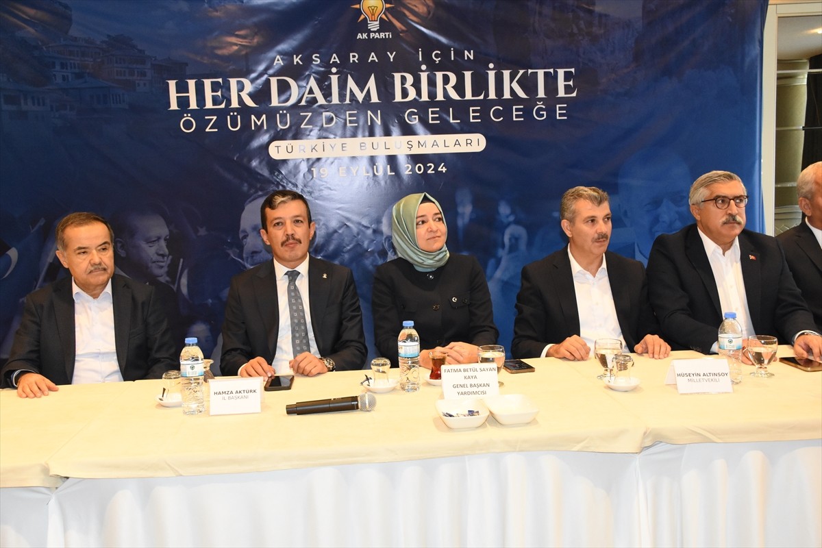 AK Parti Genel Başkan Yardımcısı Fatma Betül Sayan Kaya, kentte bir otelde düzenlenen, AK Parti...