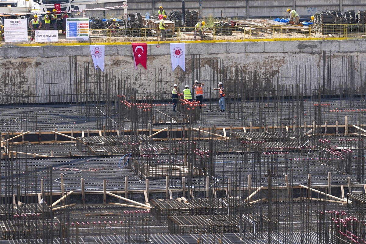 Ankara'da 6 ayrı binada hizmet veren adliyenin yerine, 312 bin metrekarelik alanda yapılacak...