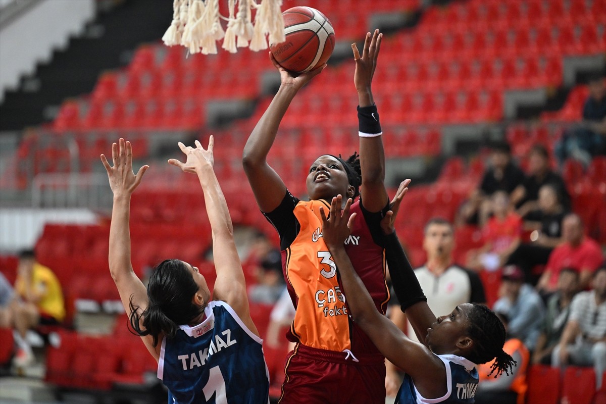 Kayseri'de düzenlenen 18. Erciyes Kupası Kadınlar Basketbol Turnuvası'nda Emlak Konut ile...