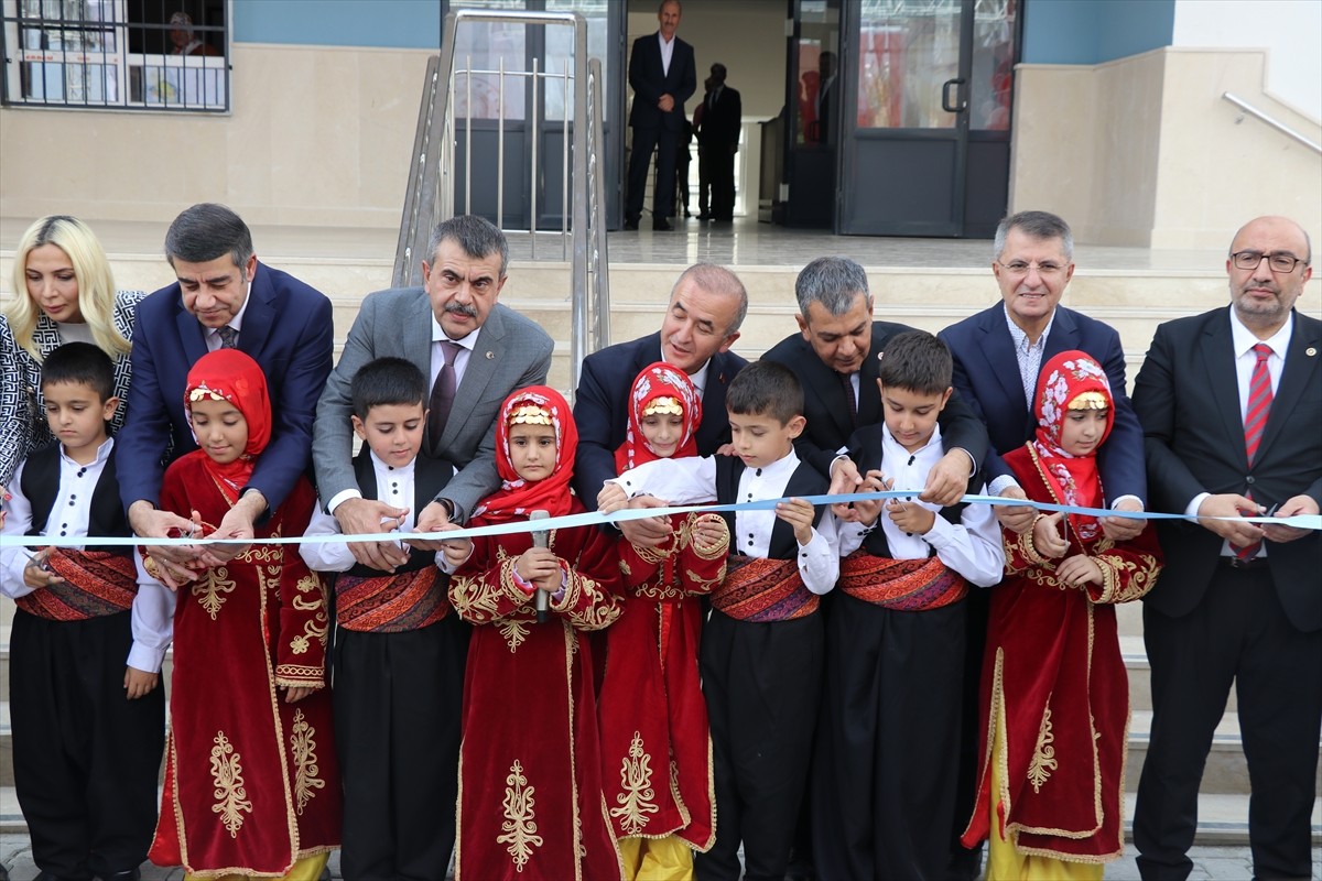 Milli Eğitim Bakanı Yusuf Tekin, Elazığ'da İbrahim Taşel Ortaokulu açılışı törenine...