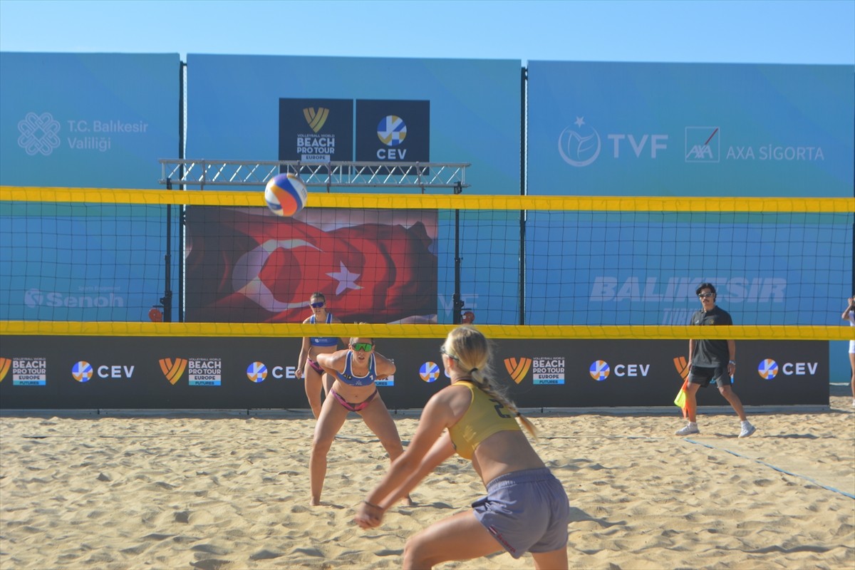 Plaj voleybolunda 2024 VW Beach Pro Tour Futures Balıkesir Etabı, Ayvalık ilçesinde 122 sporcunun...