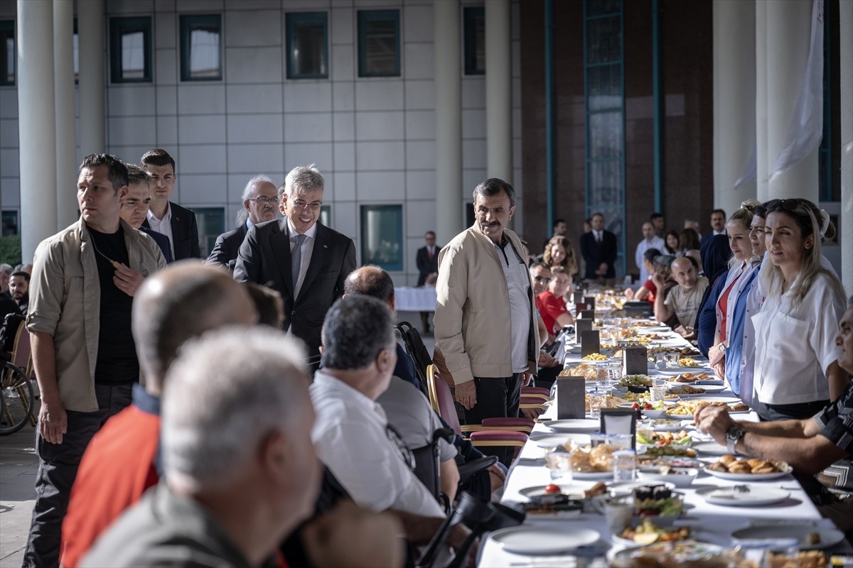 Sağlık Bakanı Kemal Memişoğlu, 19 Eylül Gaziler Günü dolayısıyla, Sağlık Bilimleri Üniversitesi...