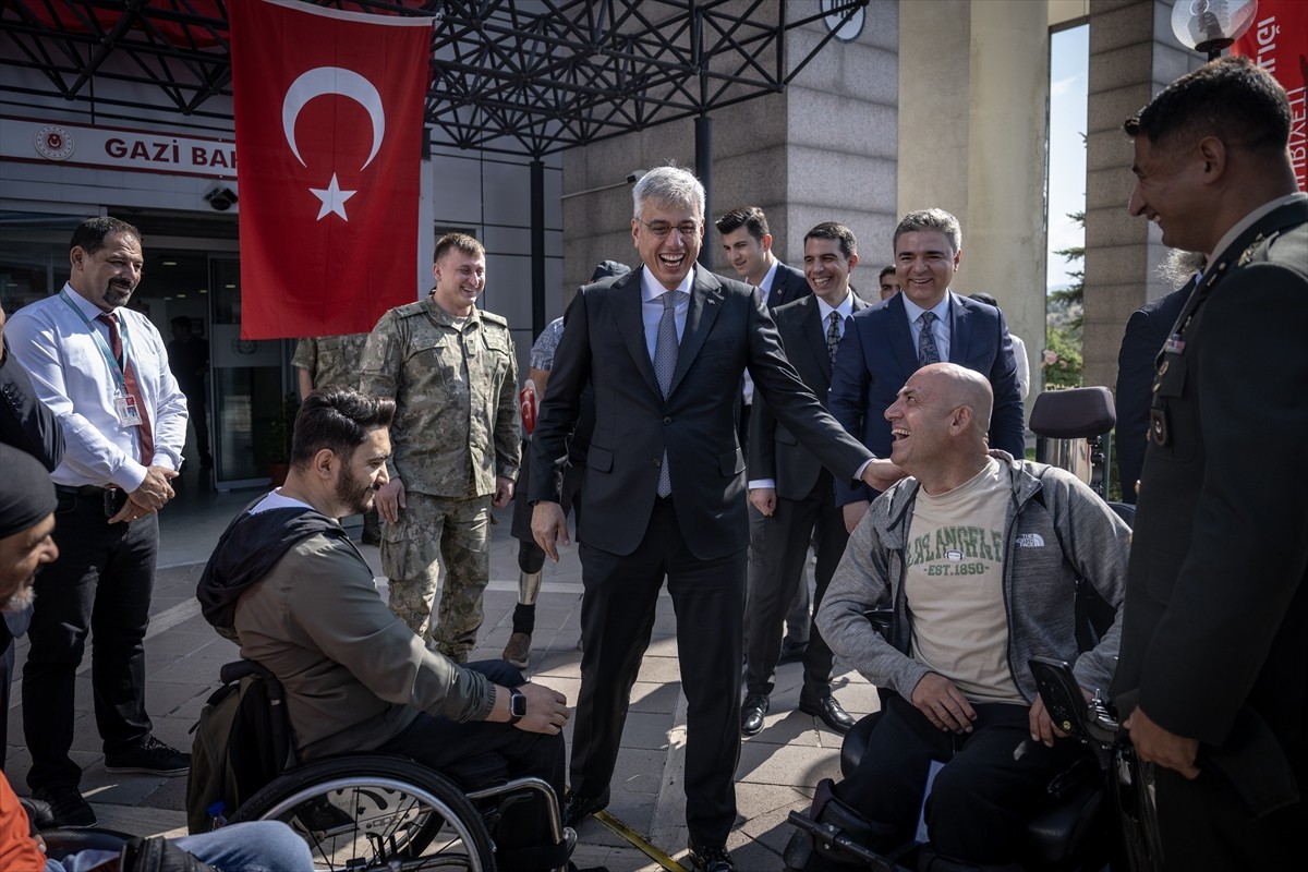 Sağlık Bakanı Kemal Memişoğlu, 19 Eylül Gaziler Günü dolayısıyla, Sağlık Bilimleri Üniversitesi...