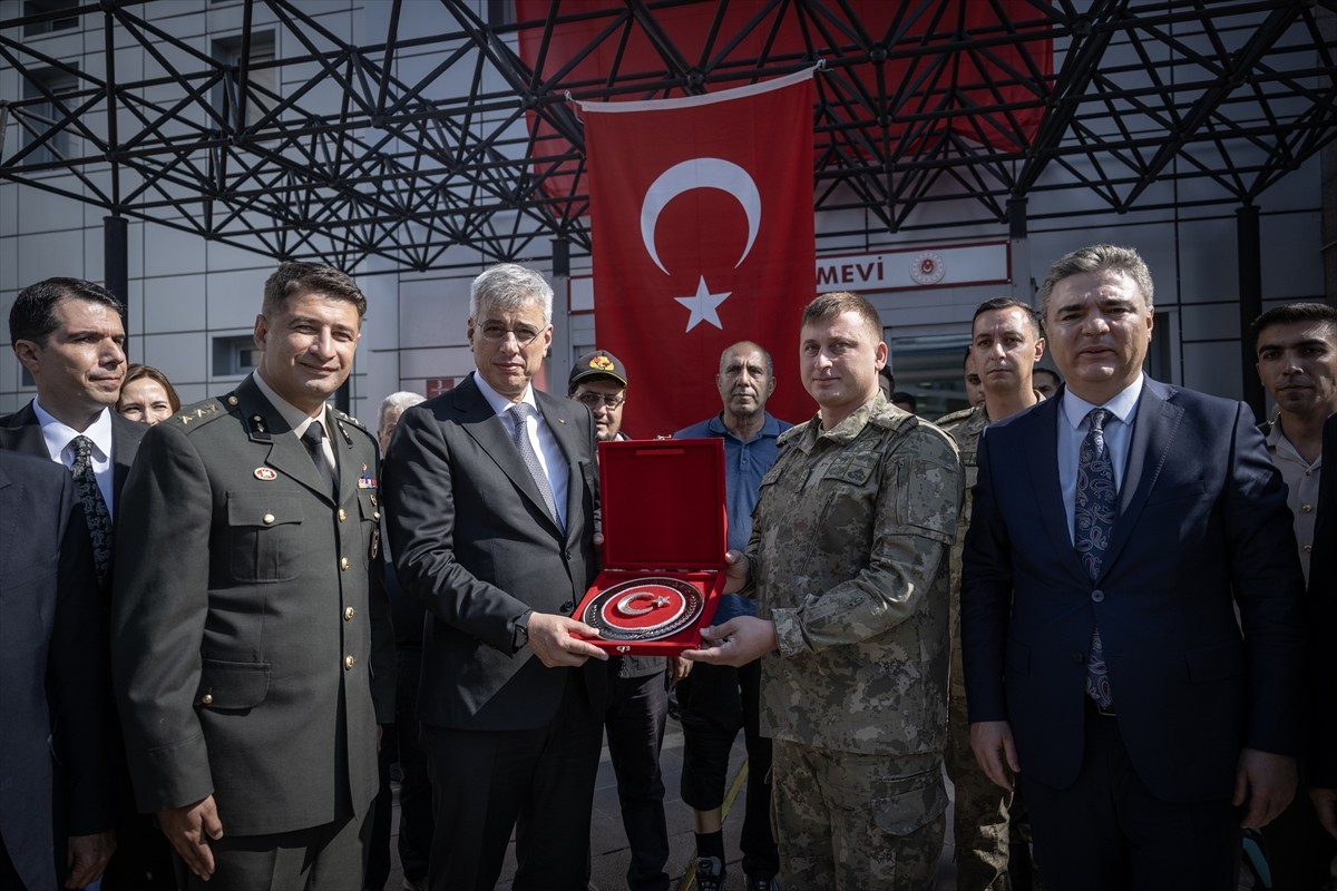 Sağlık Bakanı Kemal Memişoğlu, 19 Eylül Gaziler Günü dolayısıyla, Sağlık Bilimleri Üniversitesi...