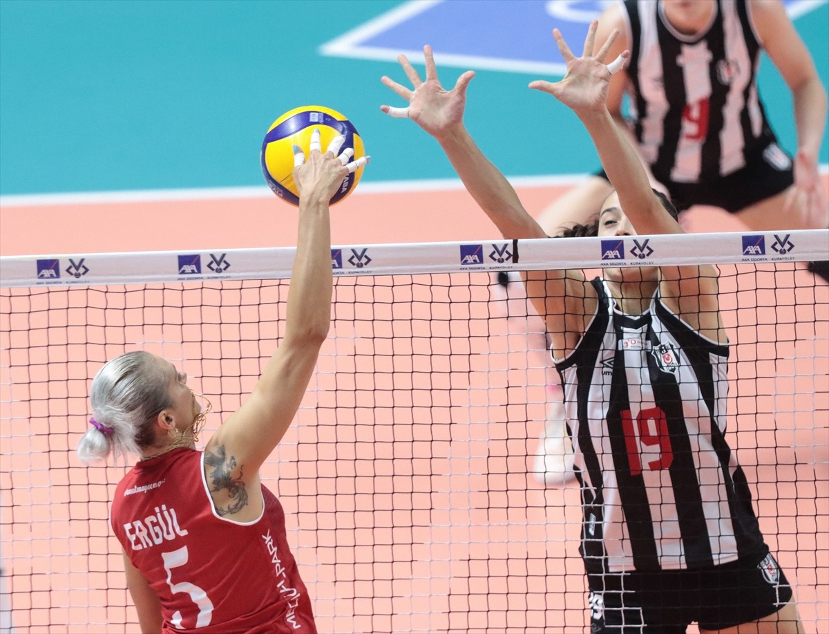 Kadınlar Kupa Voley 3. Grup mücadelesinde Keçiören Belediyesi Sigorta Shop ile Beşiktaş Cengiz...