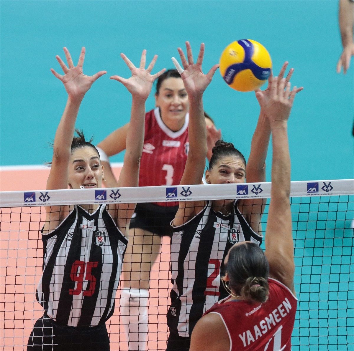 Kadınlar Kupa Voley 3. Grup mücadelesinde Keçiören Belediyesi Sigorta Shop ile Beşiktaş Cengiz...