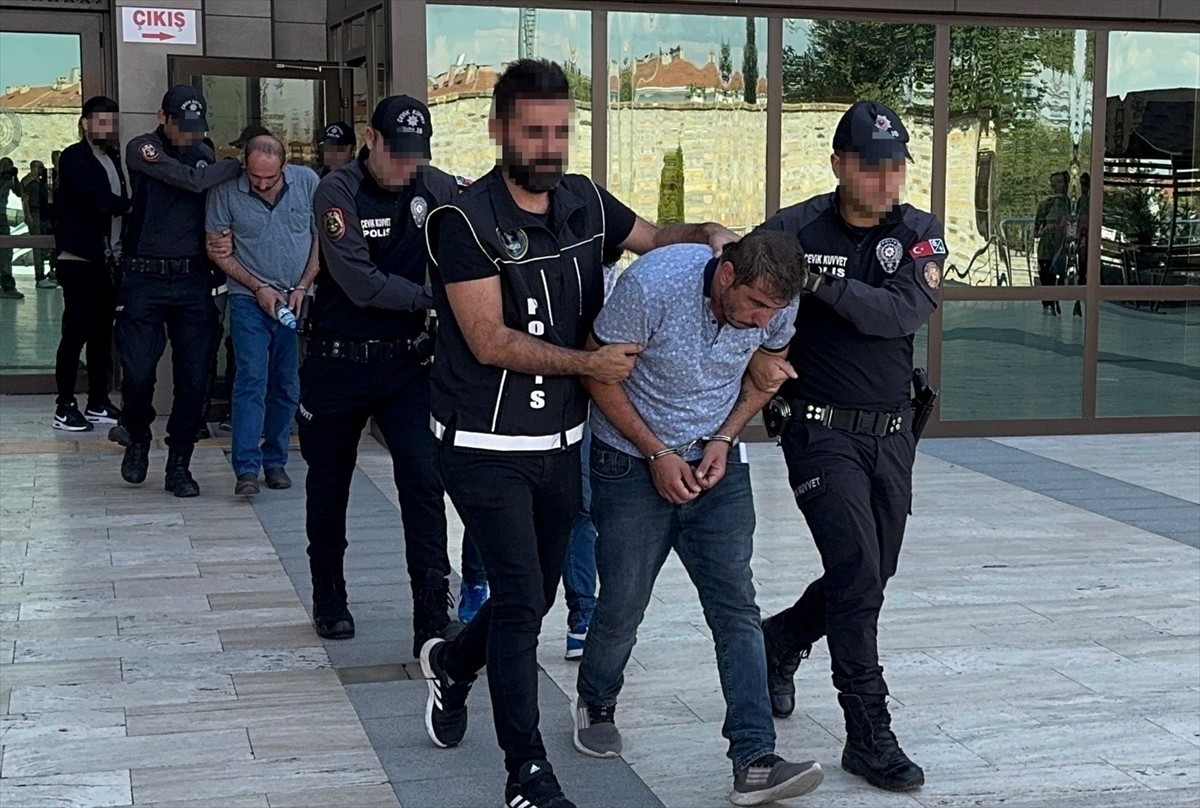 Nevşehir'de düzenlenen uyuşturucu operasyonunda gözaltına alınan 48 şüpheliden 16'sı...