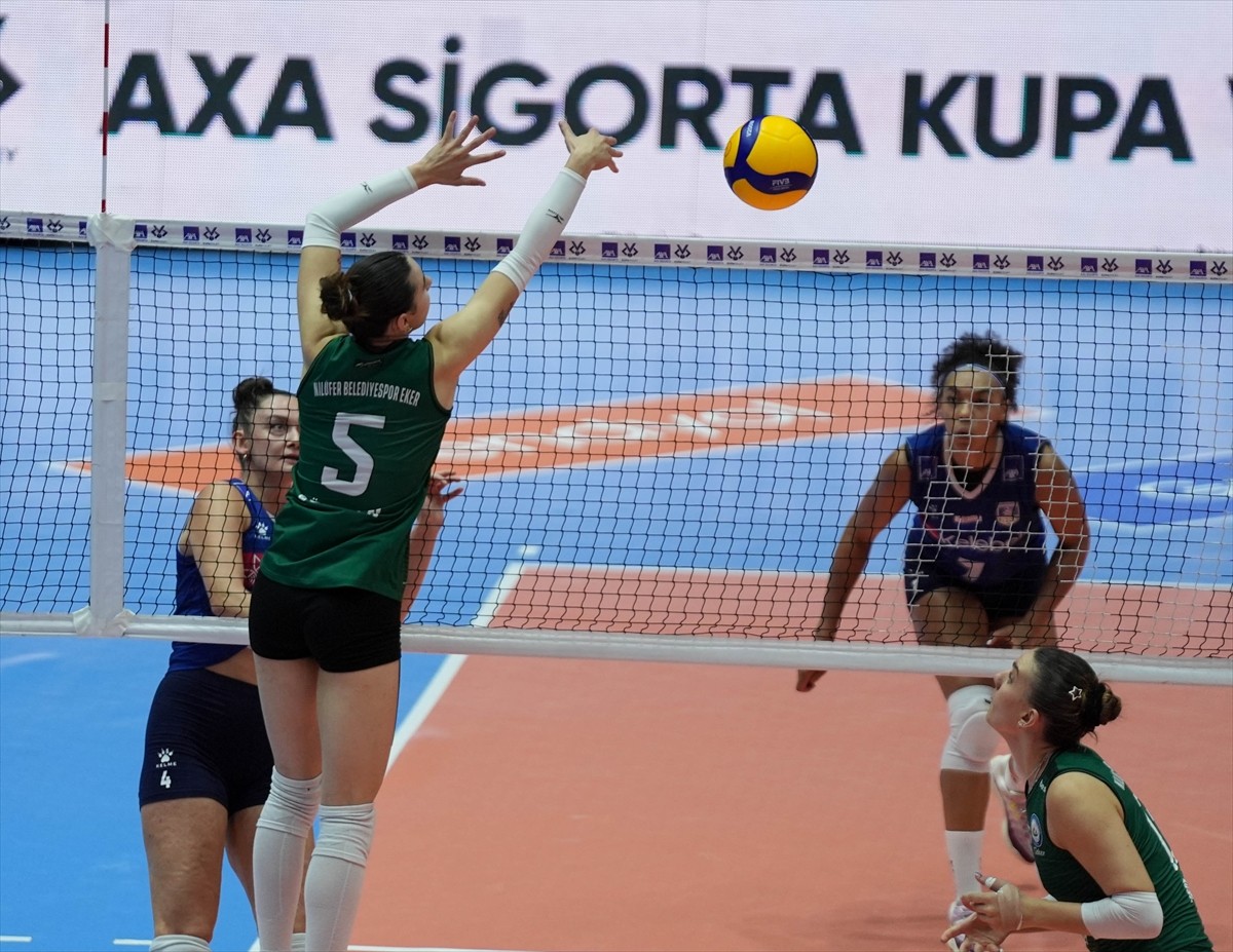 AXA Sigorta Kadınlar Kupa Voley maçında Bahçelievler Belediyespor ile Nilüfer Belediyesi Eker...