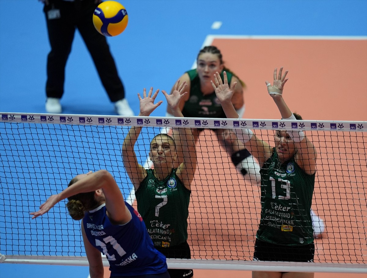 AXA Sigorta Kadınlar Kupa Voley maçında Bahçelievler Belediyespor ile Nilüfer Belediyesi Eker...