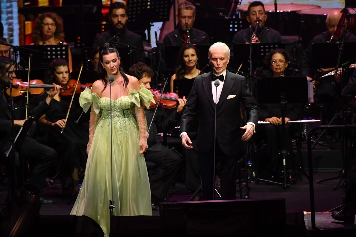 Dünyanın en büyük tenorları arasında gösterilen Jose Carreras, "The Farewell Tour" turnesiyle...