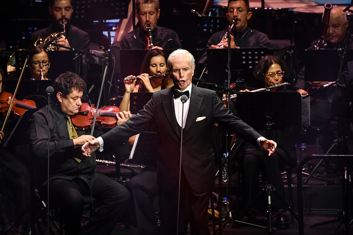 Dünyanın en büyük tenorları arasında gösterilen Jose Carreras, "The Farewell Tour" turnesiyle...