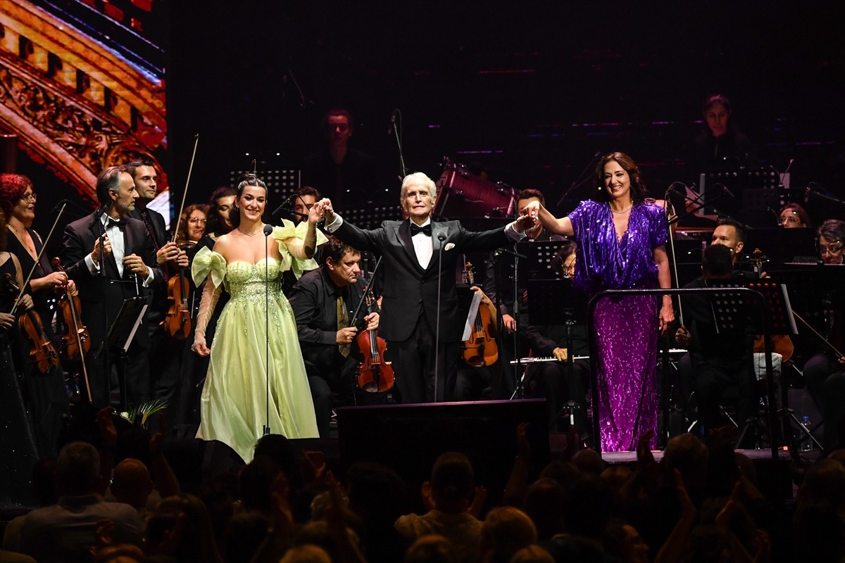 Dünyanın en büyük tenorları arasında gösterilen Jose Carreras, "The Farewell Tour" turnesiyle...