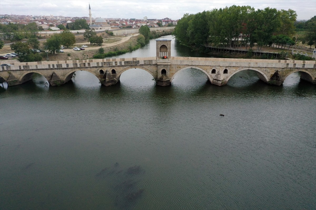  Edirne'nin önemli su kaynaklarından olan Tunca Nehri'nin debisi 2021 yılından beri düşüyor....