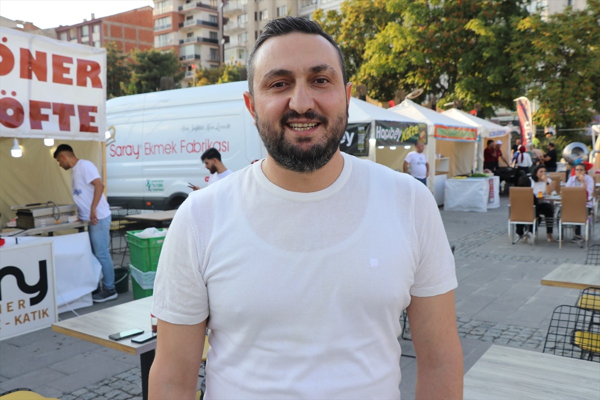 Elazığ'da düzenlenen "6. Geleneksel Salçalı Köfte ve Gastronomi Festivali" başladı. Lokantacılar...