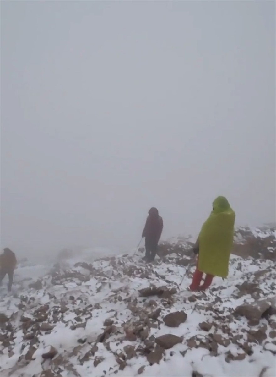 Hakkari'deki, Türkiye'nin ikinci yüksek zirvesi olan 4 bin 135 rakımlı Cilo Dağı Reşko Tepesi'ne...