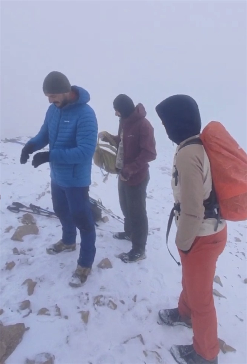 Hakkari'deki, Türkiye'nin ikinci yüksek zirvesi olan 4 bin 135 rakımlı Cilo Dağı Reşko Tepesi'ne...