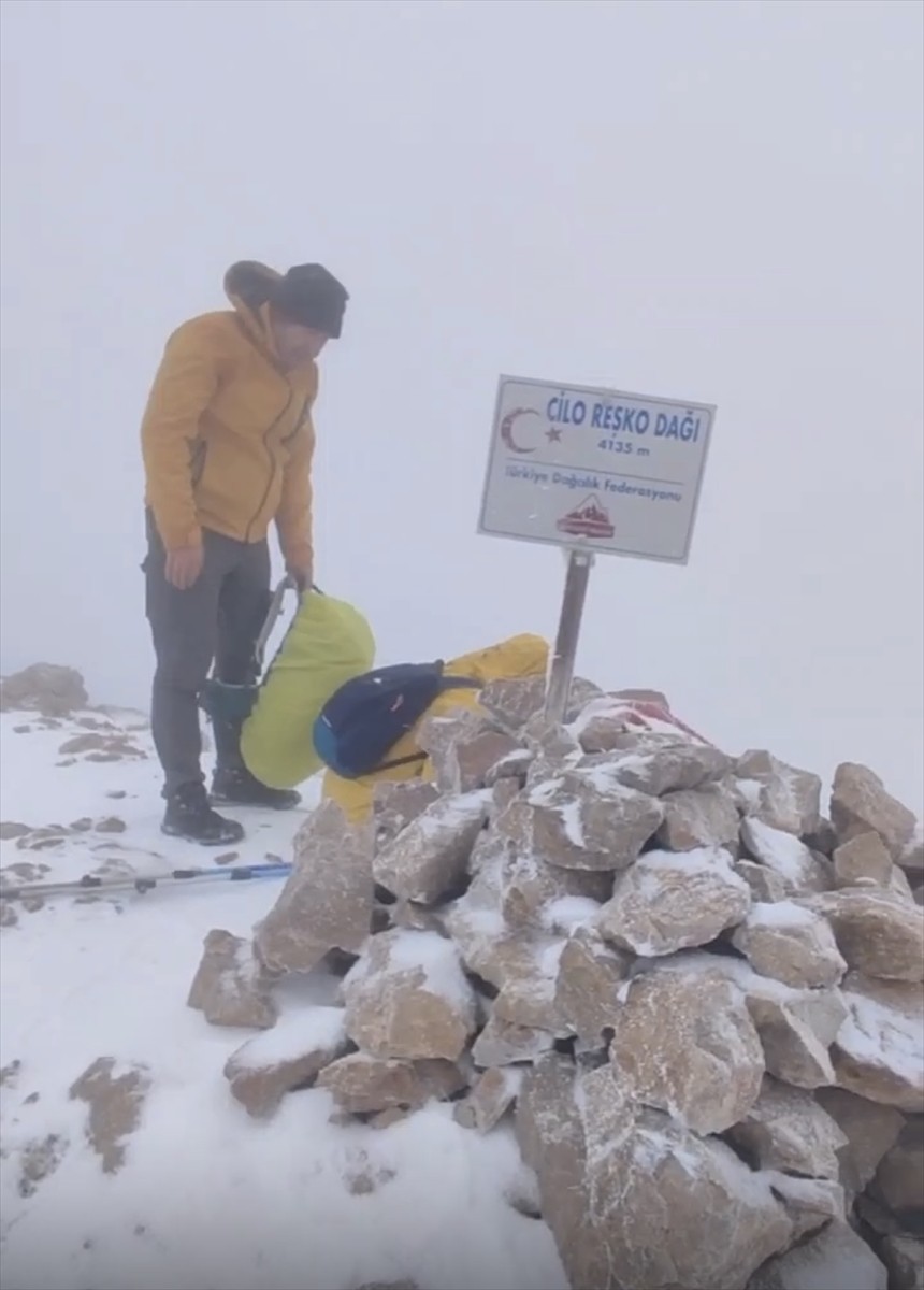 Hakkari'deki, Türkiye'nin ikinci yüksek zirvesi olan 4 bin 135 rakımlı Cilo Dağı Reşko Tepesi'ne...