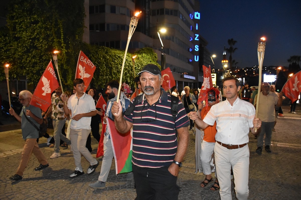 İzmir'de, 21 Eylül Dünya Barış Günü kapsamında Uluslararası Aktivist Sanatçılar Birliği (UASB)...