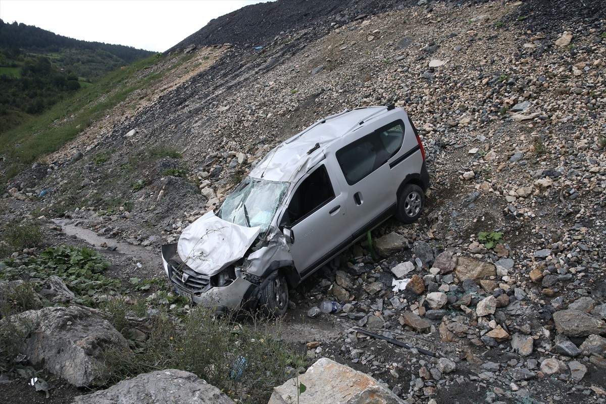 Kastamonu'da, otomobilin devrilmesi sonucu 5 kişi yaralandı. İhbar üzerine bölgeye sağlık ve...