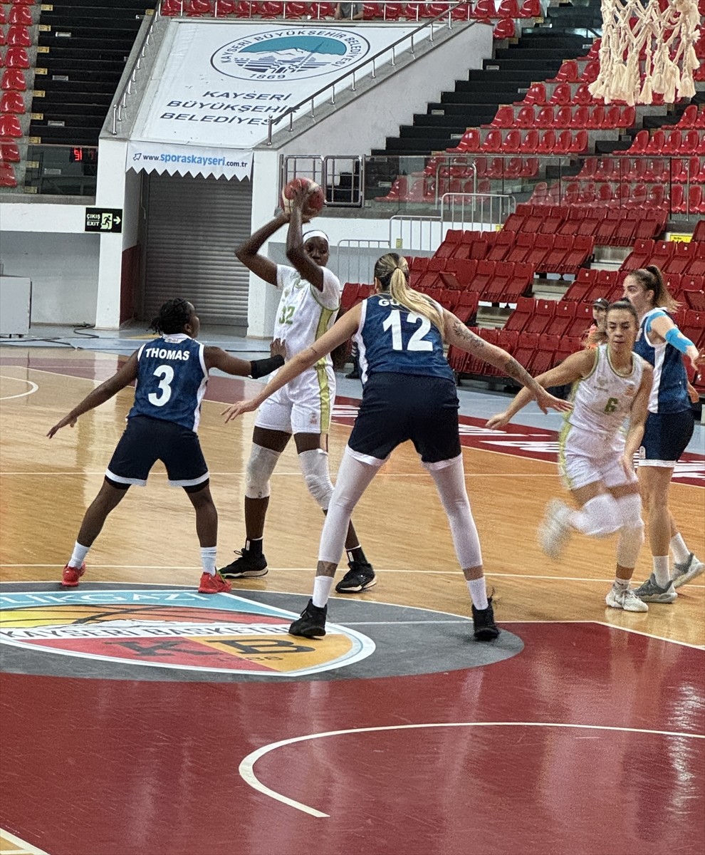 Kayseri'de düzenlenen 18. Erciyes Kupası Kadınlar Basketbol Turnuvası'nda, Emlak Konut ile...