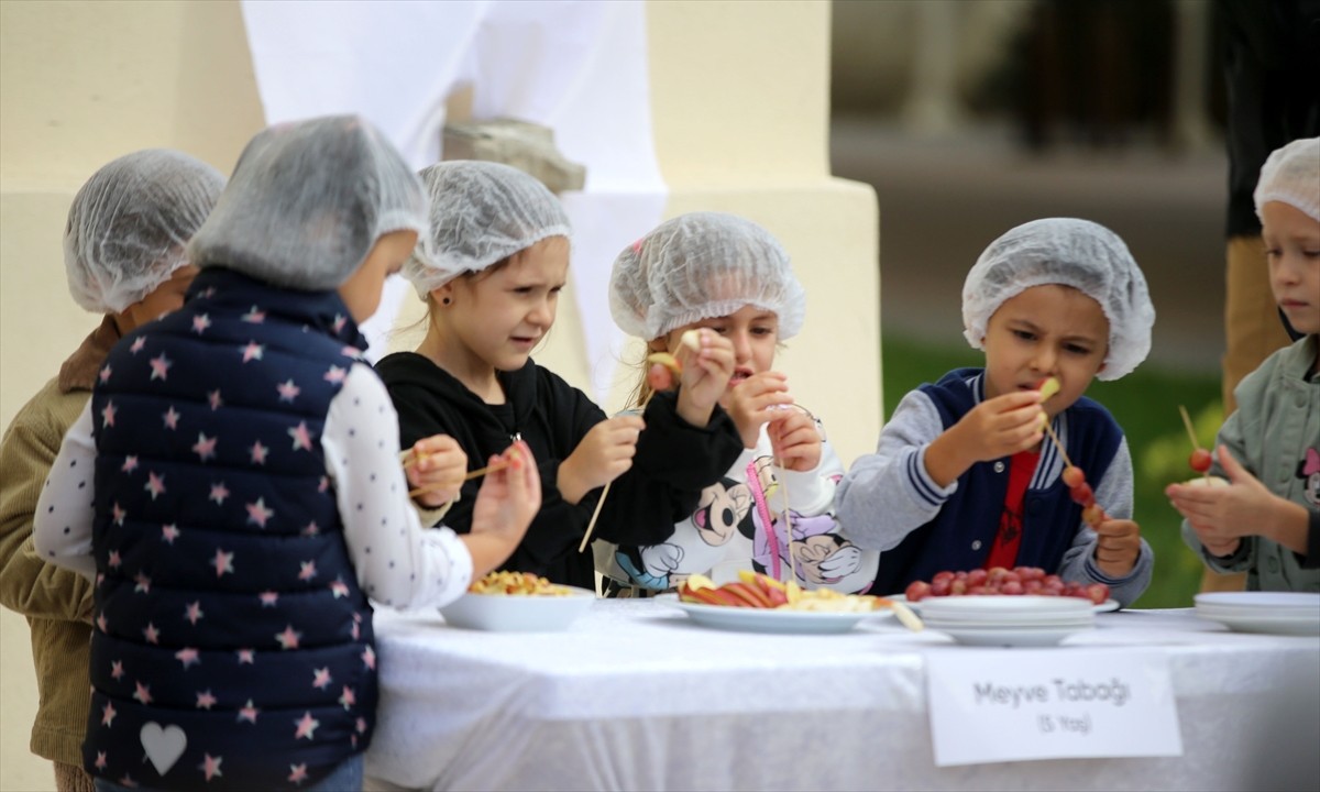 Kırklareli 15. Yayla, Bolluk, Bereket, Hasat ve Bağ Bozumu Şenlikleri kapsamında, "minik şefler"...