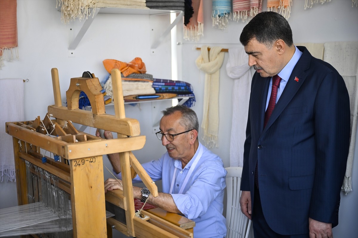 Kültür Yolu Festivali etkinlikleri kapsamında Başkent Millet Bahçesi'nde geleneksel el sanatları...