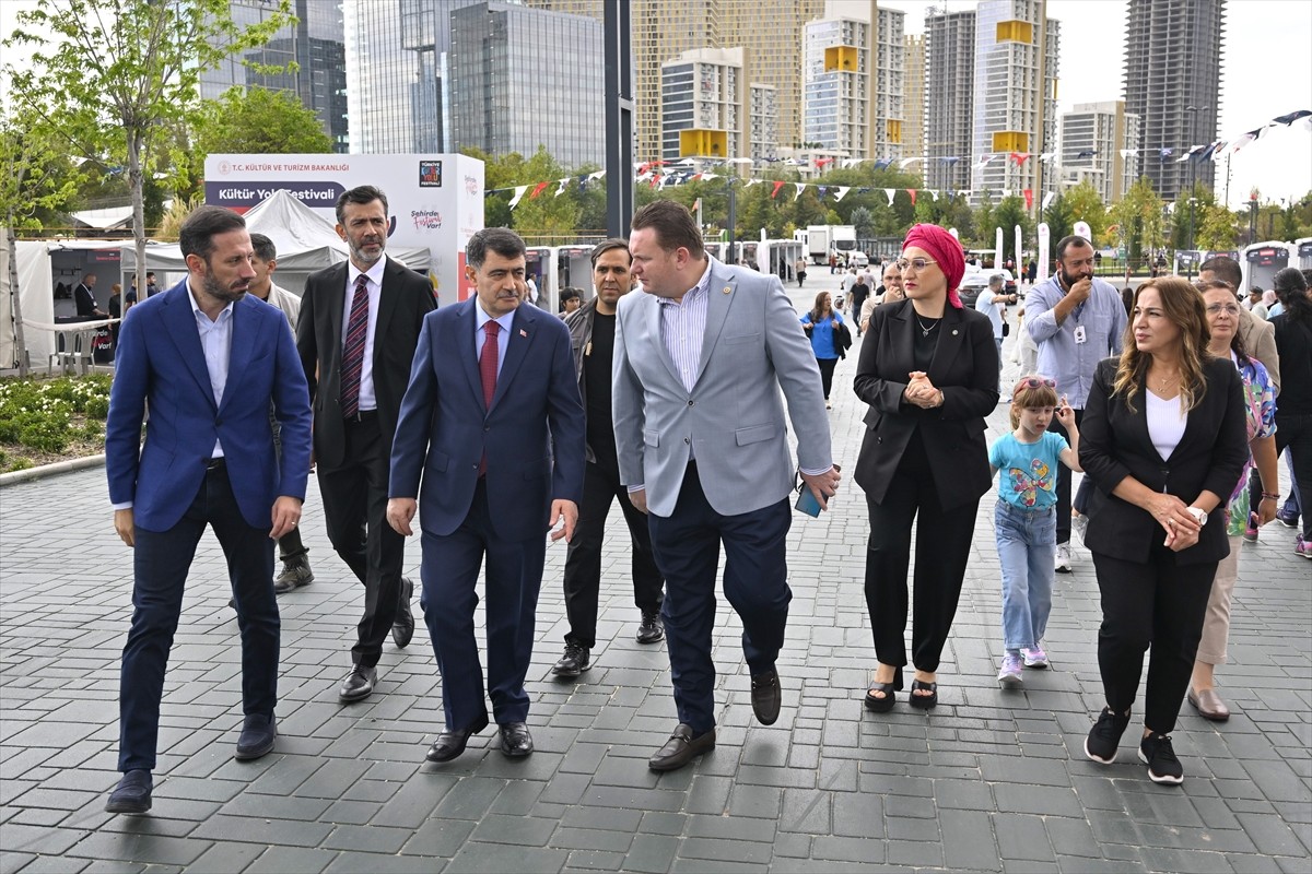 Kültür Yolu Festivali etkinlikleri kapsamında Başkent Millet Bahçesi'nde geleneksel el sanatları...