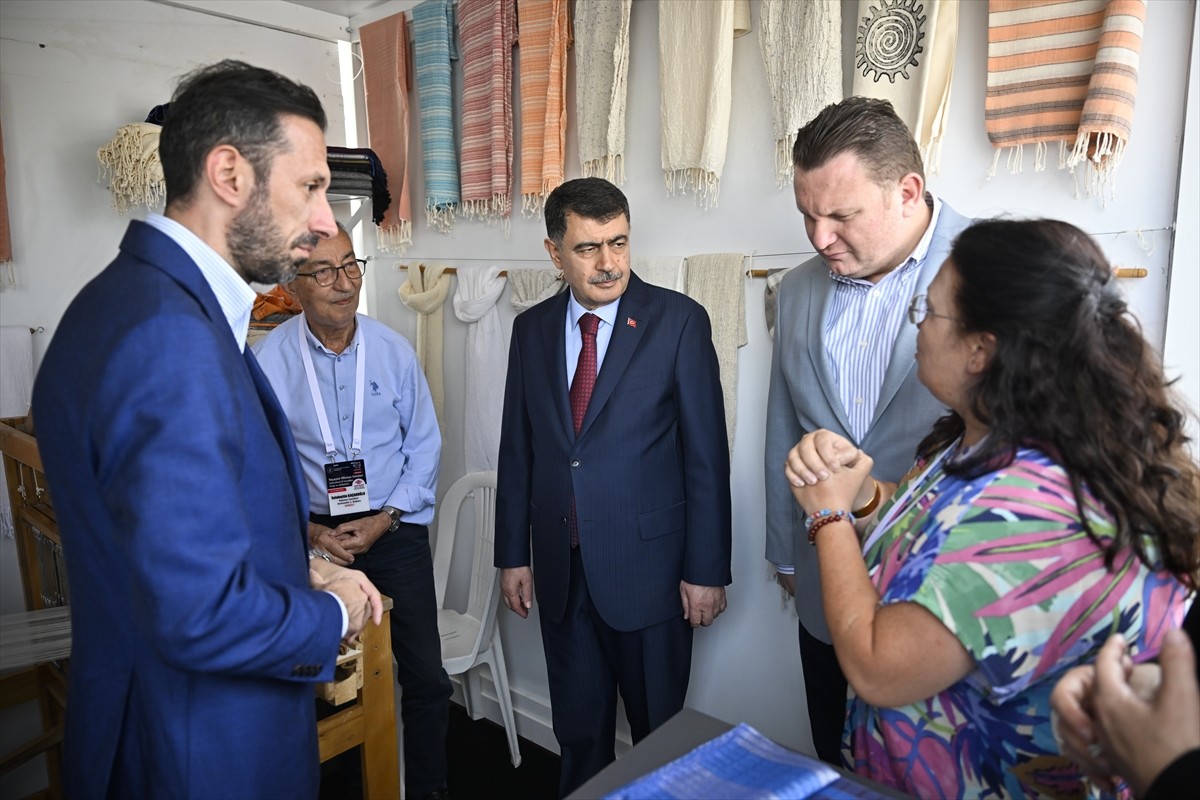 Kültür Yolu Festivali etkinlikleri kapsamında Başkent Millet Bahçesi'nde geleneksel el sanatları...