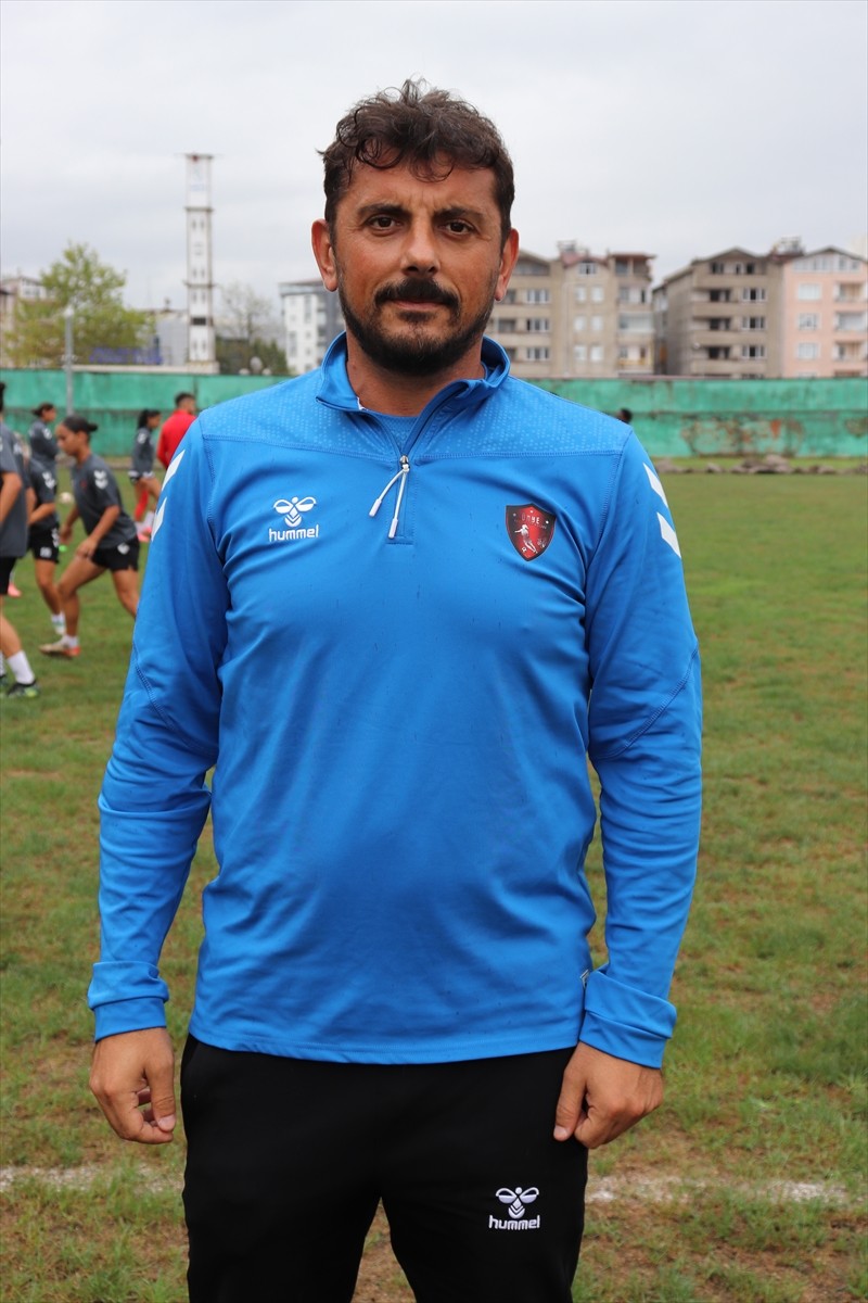 Ünye Kadın Spor Kulübü, Fenerbahçe Petrol Ofisi maçının hazırlıklarını şehir stadında...