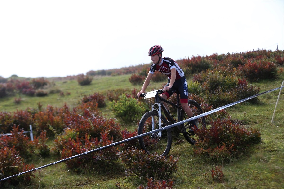 Rize'nin Güneysu ilçesinde Uluslararası Rize MTB Cup Dağ Bisikleti Yarışları düzenlendi.